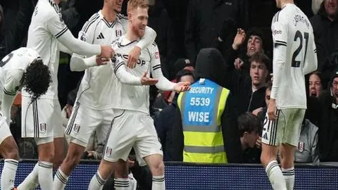 海港再胜雨夜，武磊助力十一连冠